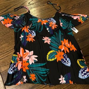 Black floral open shoulders short sleeve blouse